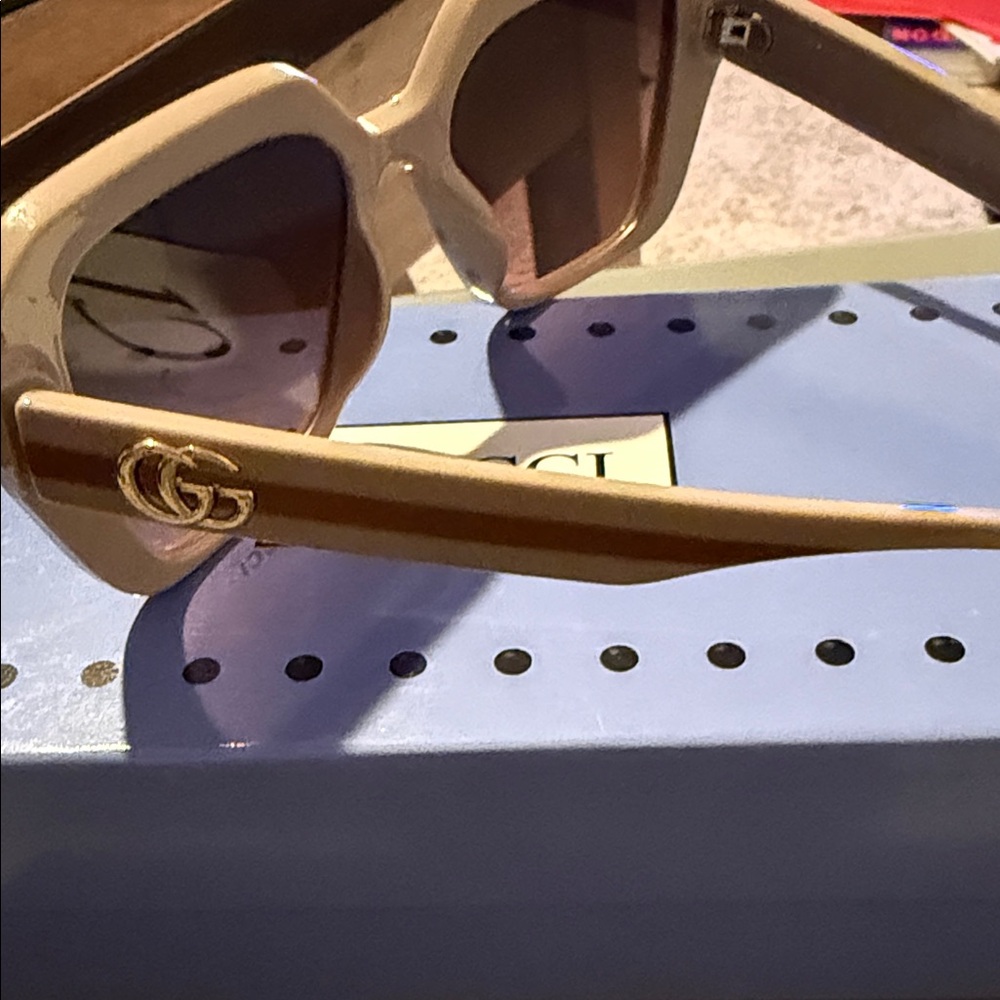 Fashion Gucci Tan Sunglasses - Picture 5 of 7
